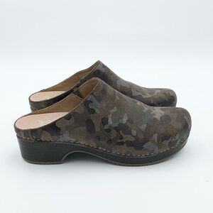 Dansko Professional Camo Leather Clogs – Women’s new and unworn size 38